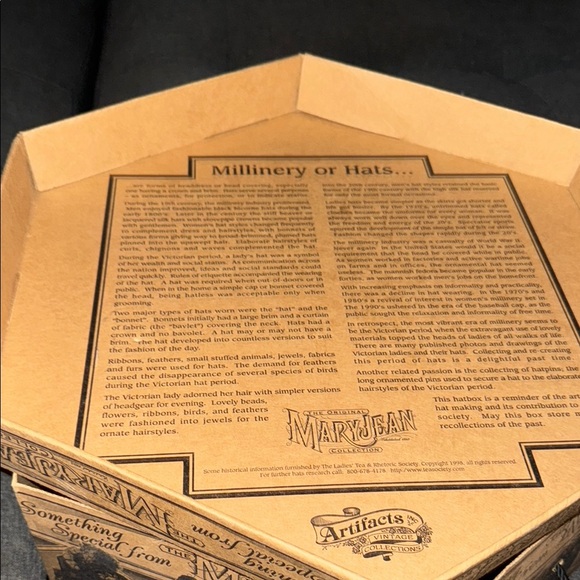 Mary Jean Collection Vintage Hat Box - Picture 10 of 15